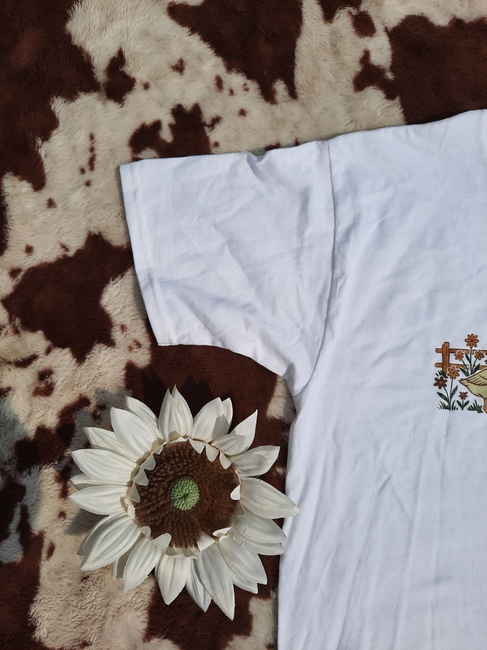 80s Inspired White Short-Sleeve Tee with Goose Graphic - Picture 6 of 7